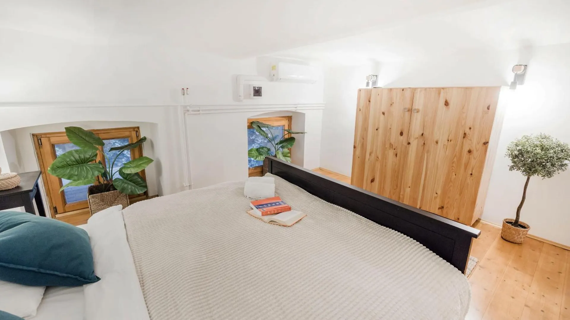 Wellness Wonderland Garden, Sauna, Jacuzzi In Cbd Budapest 0*,  Hungary