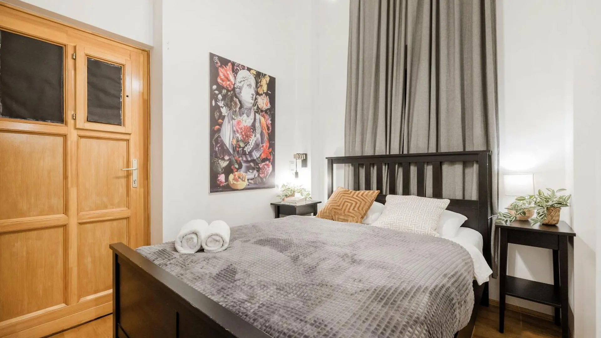 Apartment Wellness Wonderland Garden, Sauna, Jacuzzi In Cbd Budapest Hungary