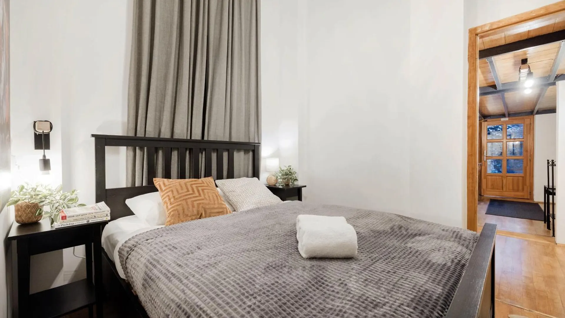 Wellness Wonderland Garden, Sauna, Jacuzzi In Cbd Budapest Apartment