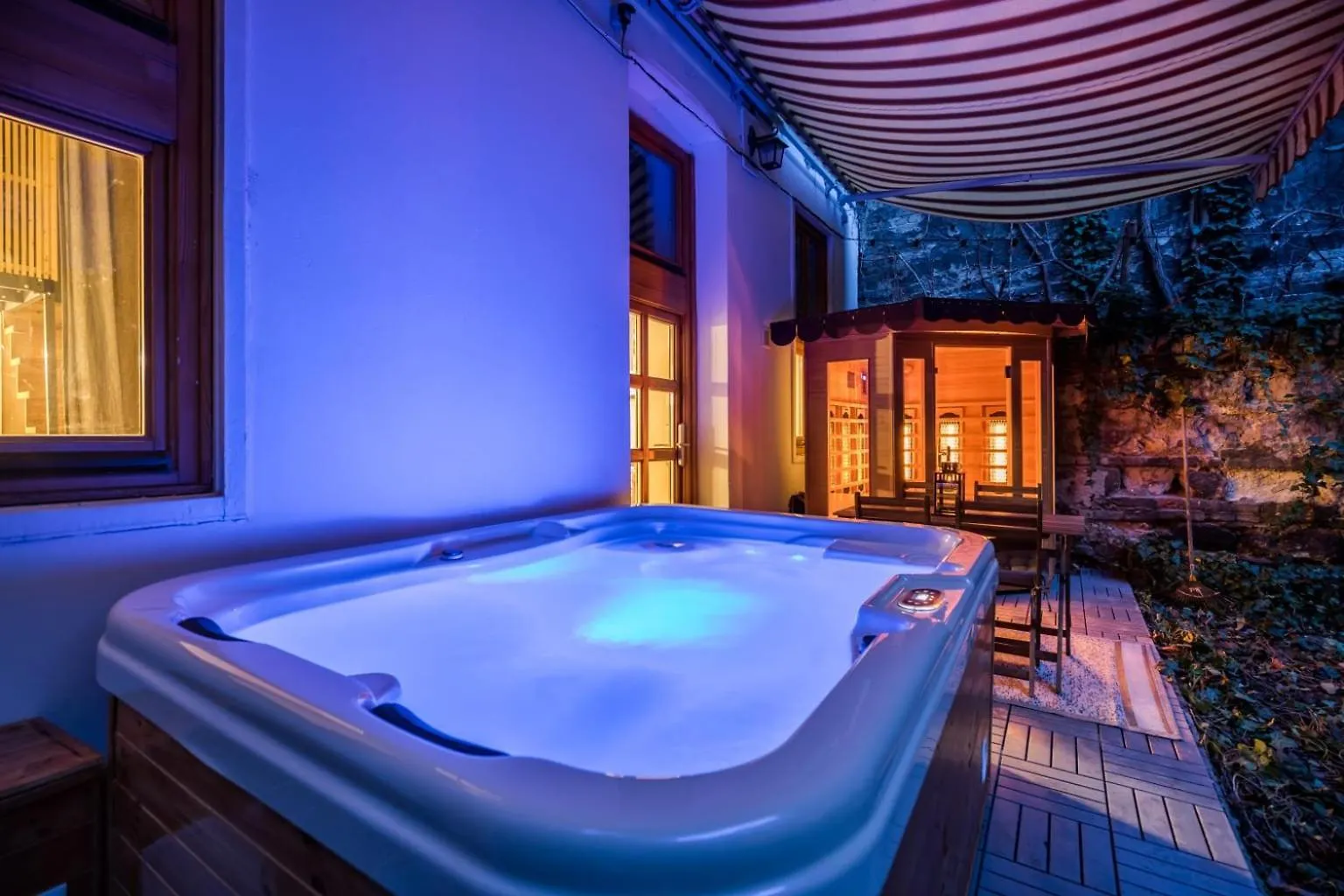 Wellness Wonderland Garden, Sauna, Jacuzzi In Cbd Budapest