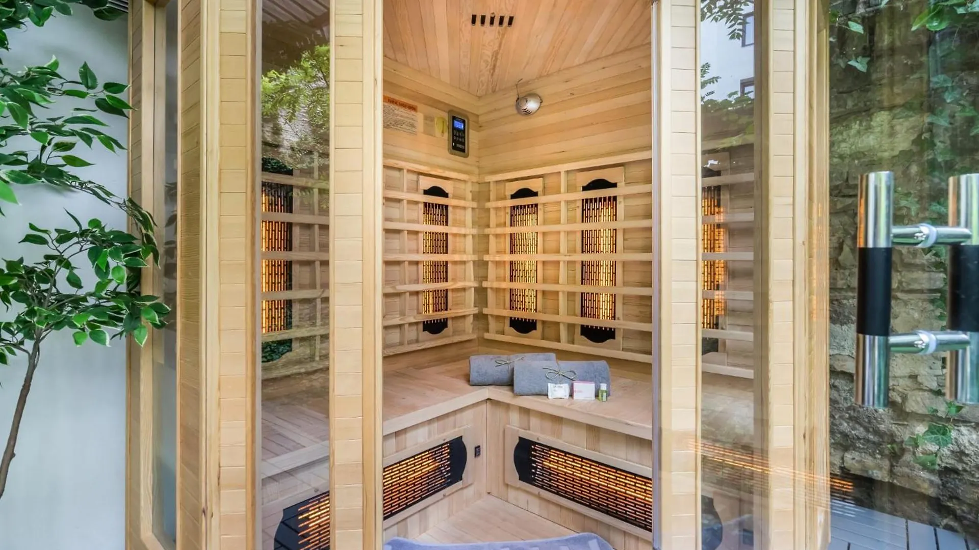 Apartment Wellness Wonderland Garden, Sauna, Jacuzzi In Cbd Budapest
