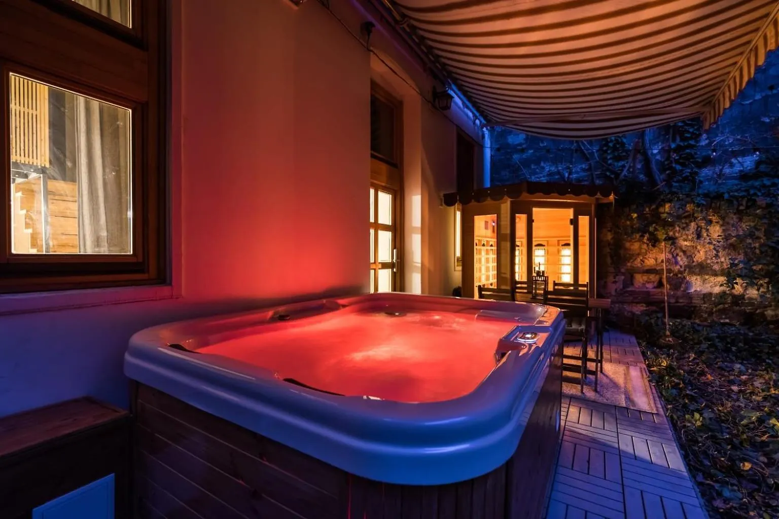 Wellness Wonderland Garden, Sauna, Jacuzzi In Cbd Budapest 0*,