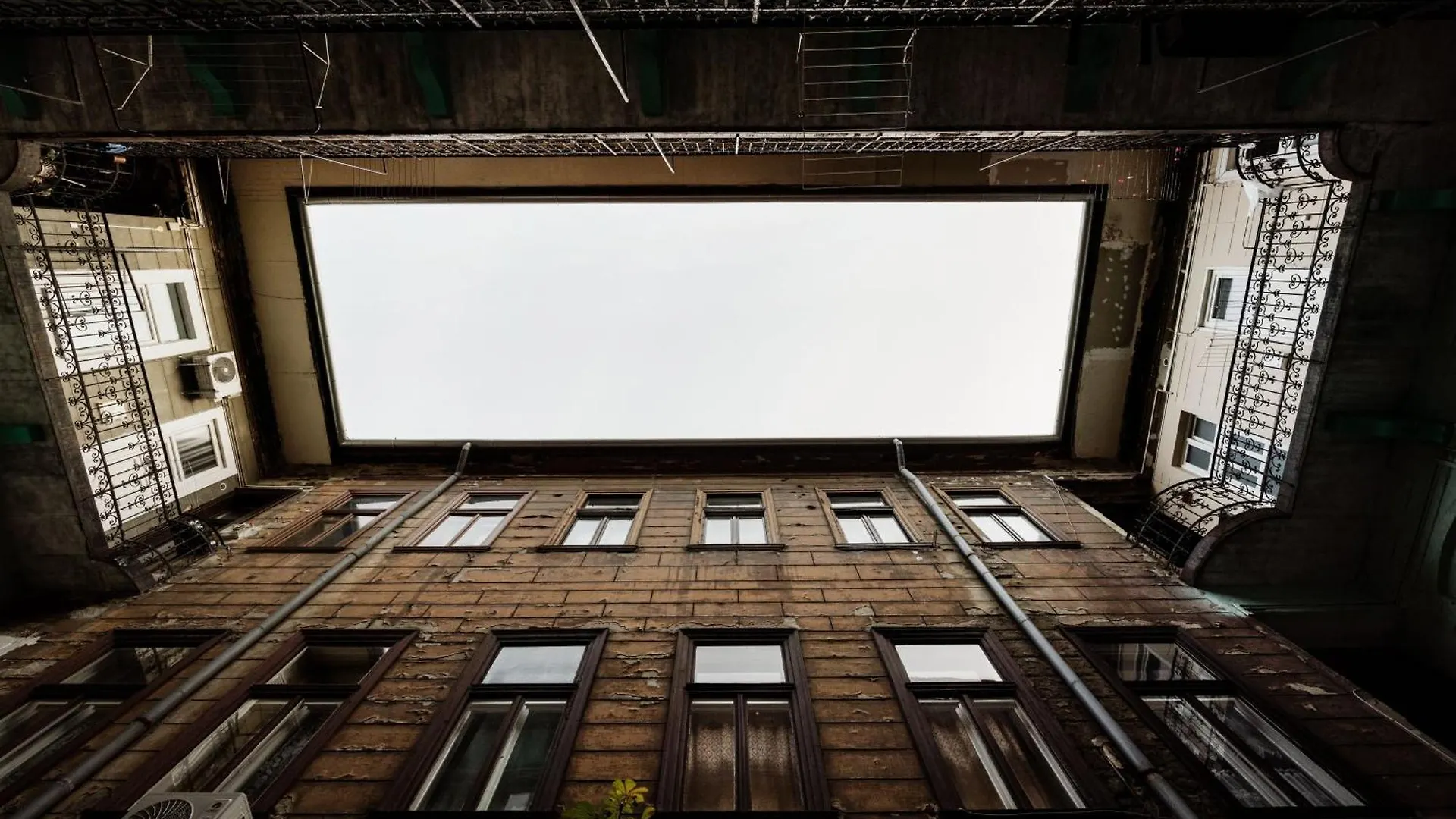 Apartment Wellness Wonderland Garden, Sauna, Jacuzzi In Cbd Budapest