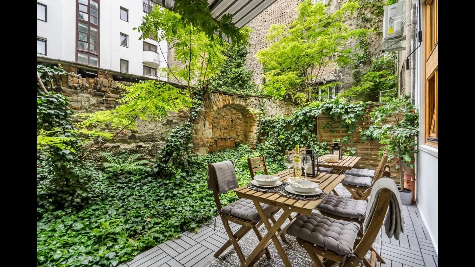 Wellness Wonderland Garden, Sauna, Jacuzzi In Cbd Budapest 0*,  Hungary